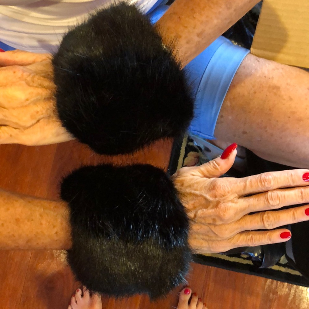 Fur cuff warmers